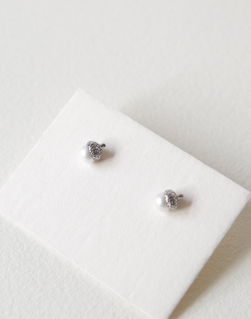 純銀珍珠小橡實耳環 - 耳環/耳夾/耳骨夾 - 純銀 