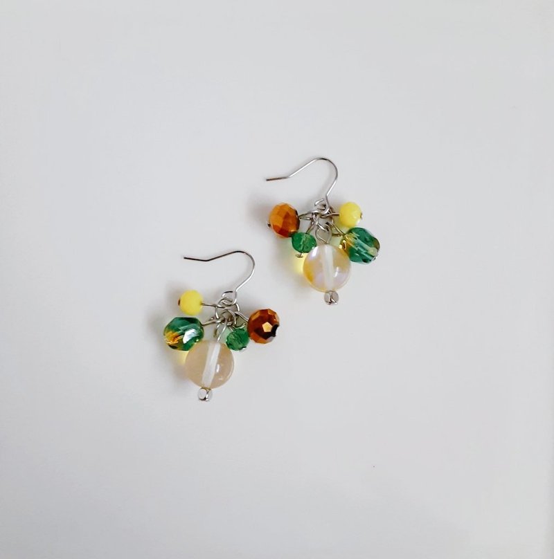 Luna flash and glass bead petite jingling earrings, yellow green, cute, refreshing, small, casual, can be changed to allergy-friendly earrings or Clip-On - Earrings & Clip-ons - Glass Yellow