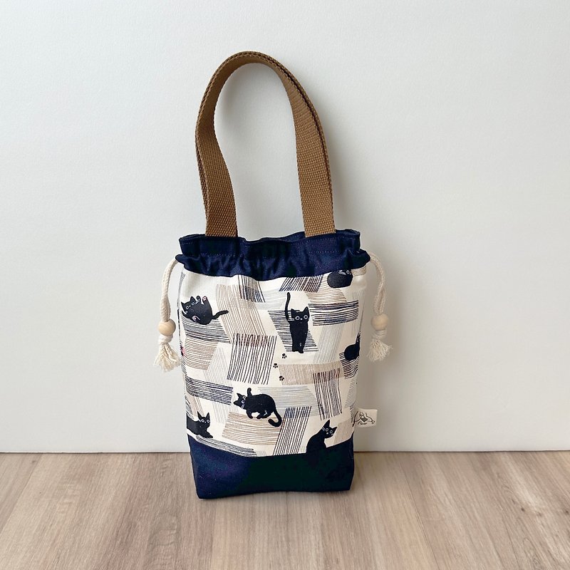 [River] Drawstring Handbag (Small)/Cat/Dark Blue - กระเป๋าถือ - ผ้าฝ้าย/ผ้าลินิน สีน้ำเงิน