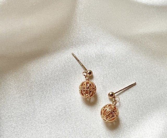 14KGF l small flower buds l hollow lace earrings - Shop Nuuna