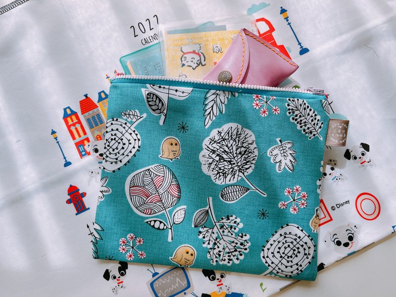 Passbook Bag/Passbook Bag/Cotton Bag-Flower Owl - กระเป๋าเครื่องสำอาง - ผ้าฝ้าย/ผ้าลินิน สีน้ำเงิน