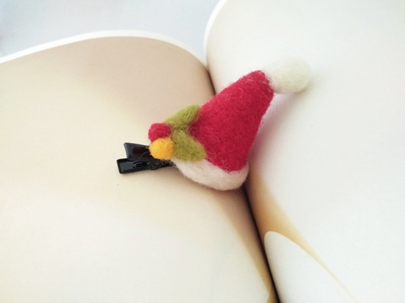 Wool felt Christmas hat hairpin (duckbill clip) - เครื่องประดับผม - ขนแกะ สีแดง