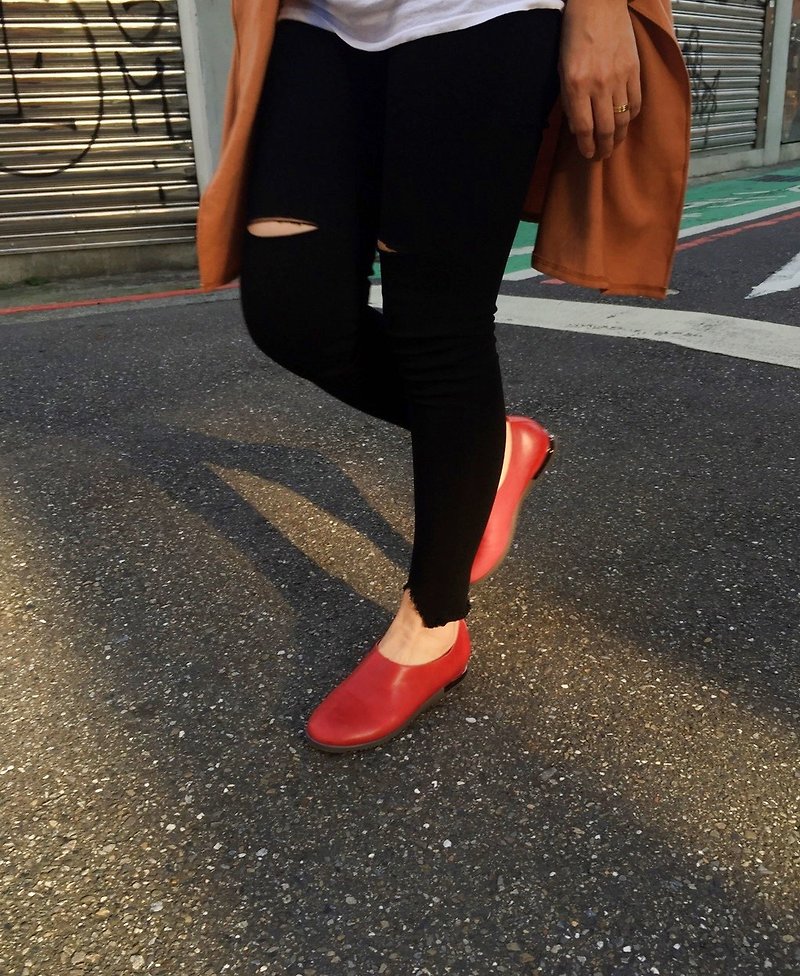 Painting # 8011 || deep flat shoes walking out of a soft red classic shoes - Women's Oxford Shoes - Genuine Leather Red