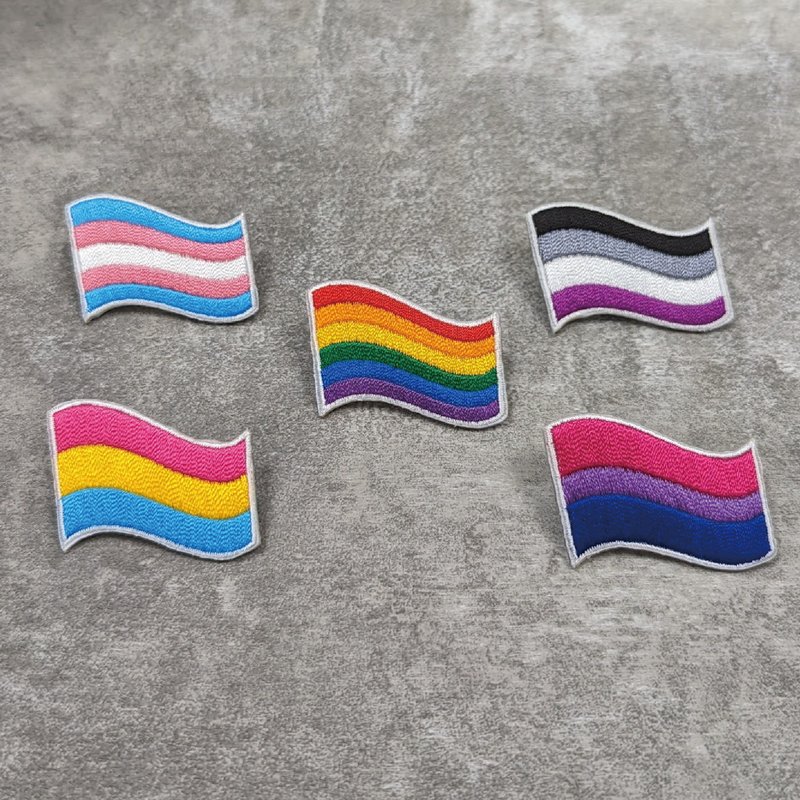 【彩虹】彩虹旗|別針|驕傲|性平|LGBTQ|彩虹|愛|自由|刺繡|胸針 - 胸針 - 繡線 多色