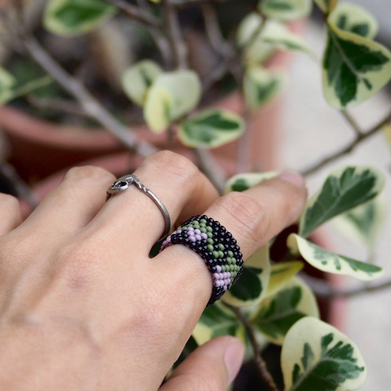 Beaded Totem Ring I Tarot Totem Ring I Coin King II Please note the size - เชือก/สายคล้อง - ผ้าฝ้าย/ผ้าลินิน สีดำ