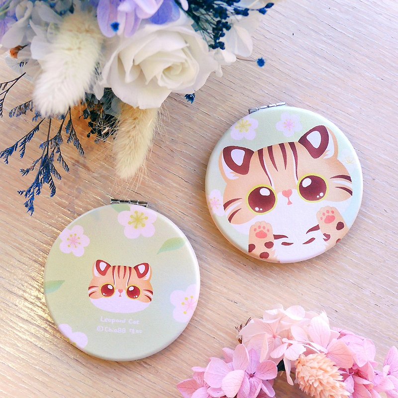 Small Stone Tiger Round Leather Cosmetic Mirror / ChiaBB Illustrated Double-sided Dual-use Portable Mirror - อุปกรณ์แต่งหน้า/กระจก/หวี - หนังเทียม สีเขียว
