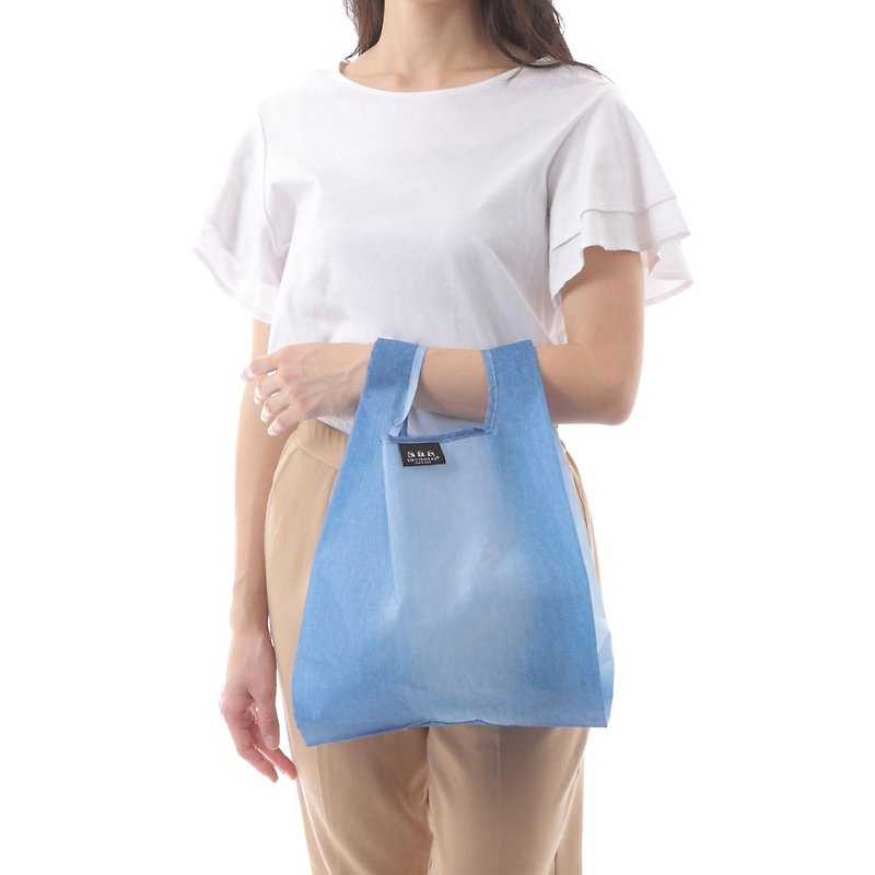 ENVIROSAX Wide Folding Lunch Bag—Light Blue Denim - กระเป๋าถือ - ไฟเบอร์อื่นๆ สีน้ำเงิน