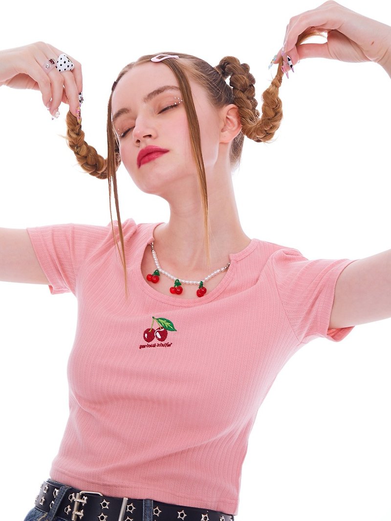 ziziFei sweet and spicy cherry chain short top summer round neck knitted pink short-sleeved T-shirt female slim design - เสื้อยืดผู้หญิง - วัสดุอื่นๆ สึชมพู