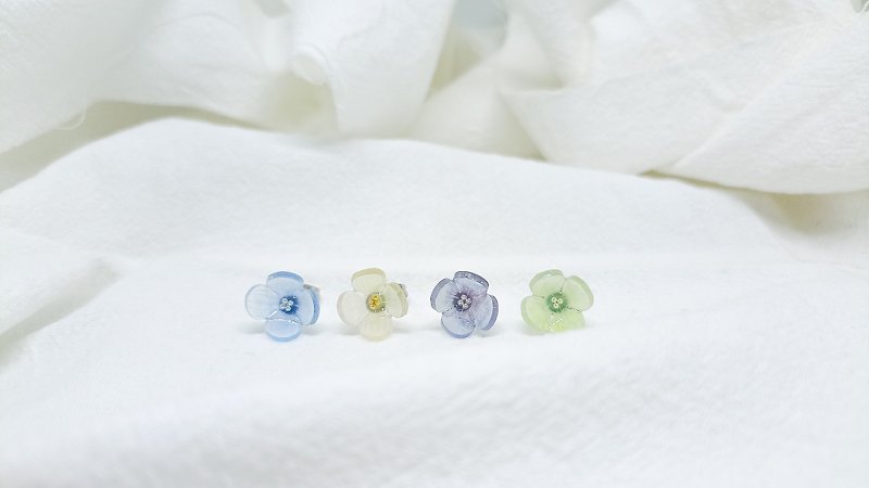 Small Flower Series Hydrangea Earrings - ต่างหู - เรซิน หลากหลายสี