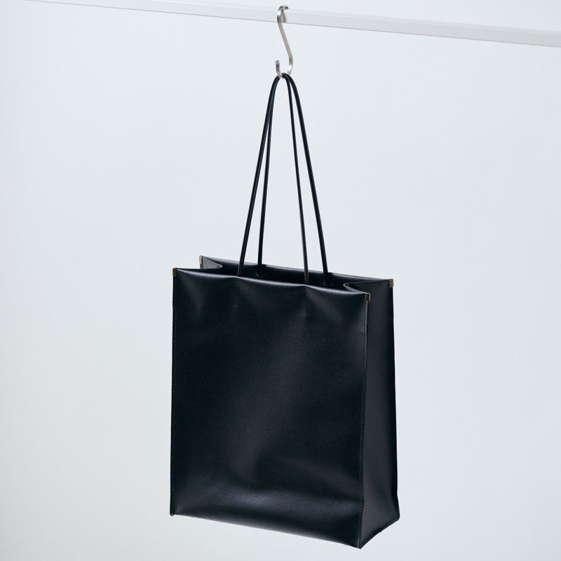 [shopper bag vertical black] tote bag/paper bag/laminated canvas/leather handle/simple/bottom tack/freestanding/A4 - กระเป๋าถือ - ผ้าฝ้าย/ผ้าลินิน สีดำ