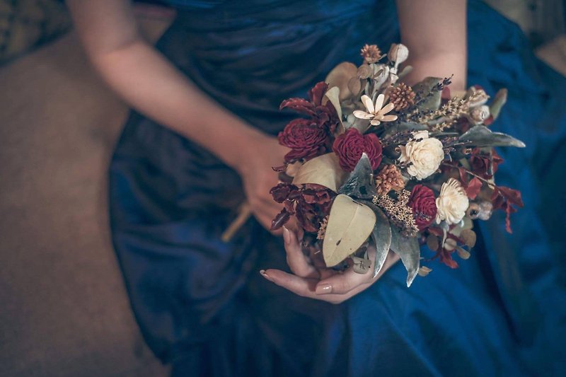 Happy Wedding-Dry Flower Eternal Flower-Bridal Bouquet Valentine's Day Wedding - ช่อดอกไม้แห้ง - พืช/ดอกไม้ สีแดง