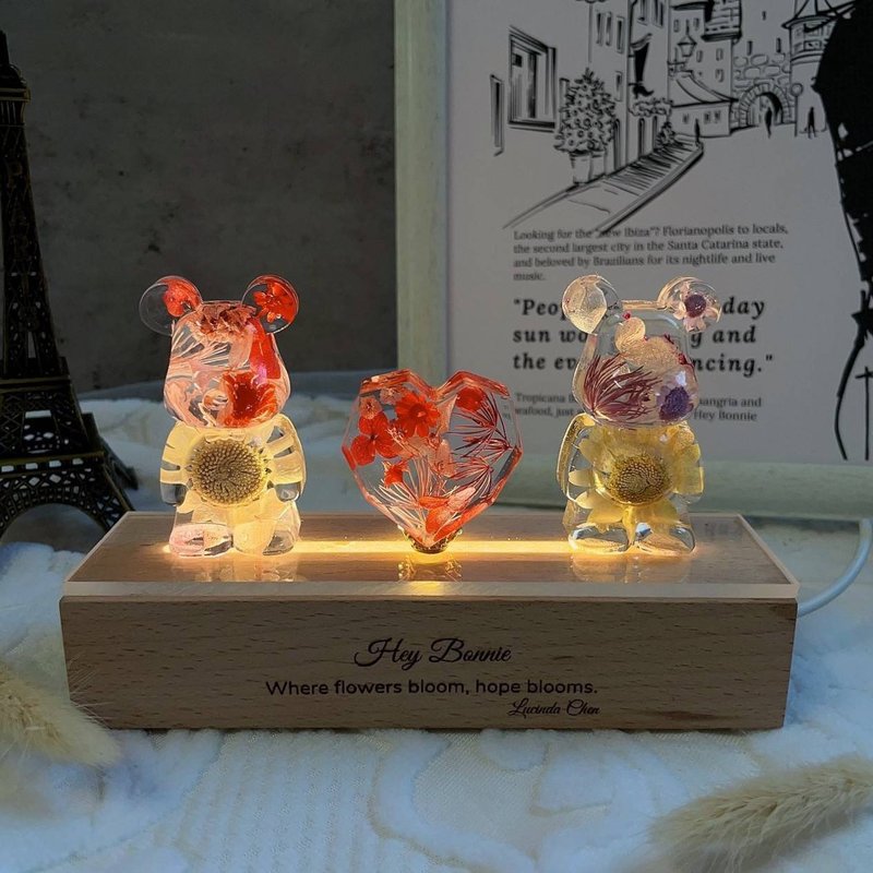 Bear Lovers Eternal Blossom Q Version Violent Bear Shaped LED Night Light Customized Carved Lamp Holder - ช่อดอกไม้แห้ง - พืช/ดอกไม้ 