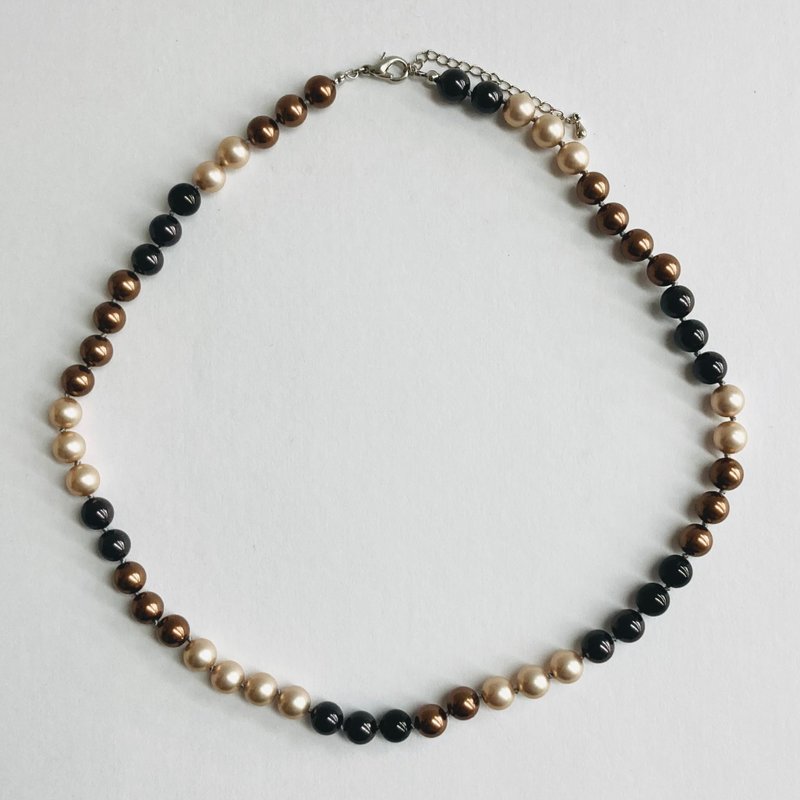 Glass pearl asymmetrical all-knot medium necklace/8mm approx. 50cm/ Brown x sand beige mix/Made in Japan - Necklaces - Glass Brown