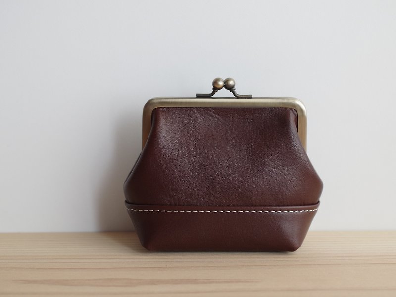 Square snap lock leather pouch (S) Chocolate - กระเป๋าเครื่องสำอาง - หนังแท้ สีนำ้ตาล