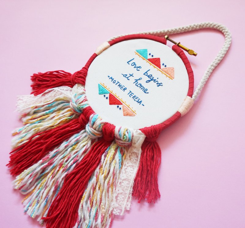 'Mother Teresa'Hand-embroidery wall decor - 擺飾/家飾品 - 棉．麻 紅色