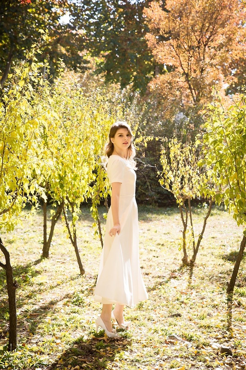 SAMPLE SALE LITTLE LADY DRESS愛らしい茶丈の白いドレス - ワンピース - ポリエステル ホワイト