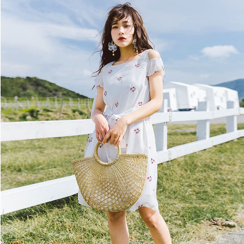 Anne Chen 2018 summer new style art women's embroidered off-the-shoulder dress dress - One Piece Dresses - Polyester White