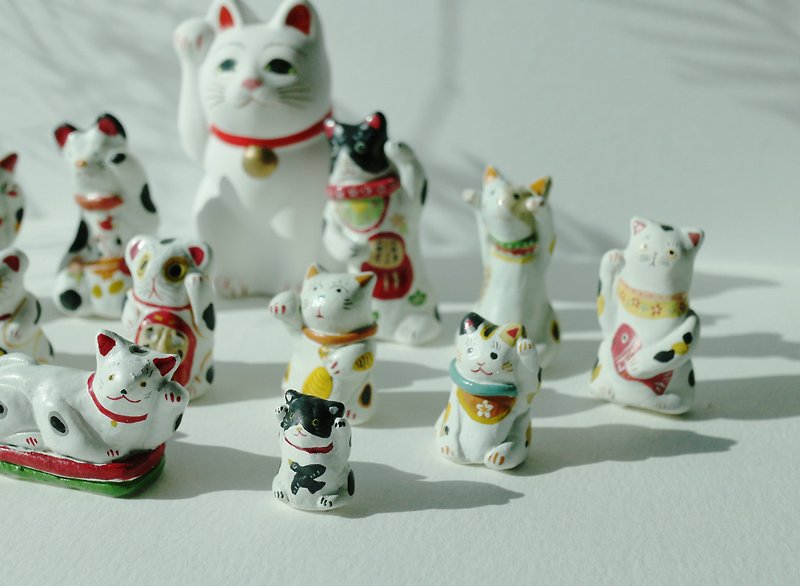 Yu Kee Hand Pinch Cat / Lucky Cat - Items for Display - Clay 
