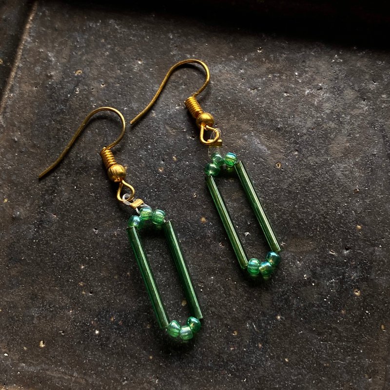 Green Window Simple Beaded Earrings (Hook Type) - ต่างหู - พลาสติก สีเขียว