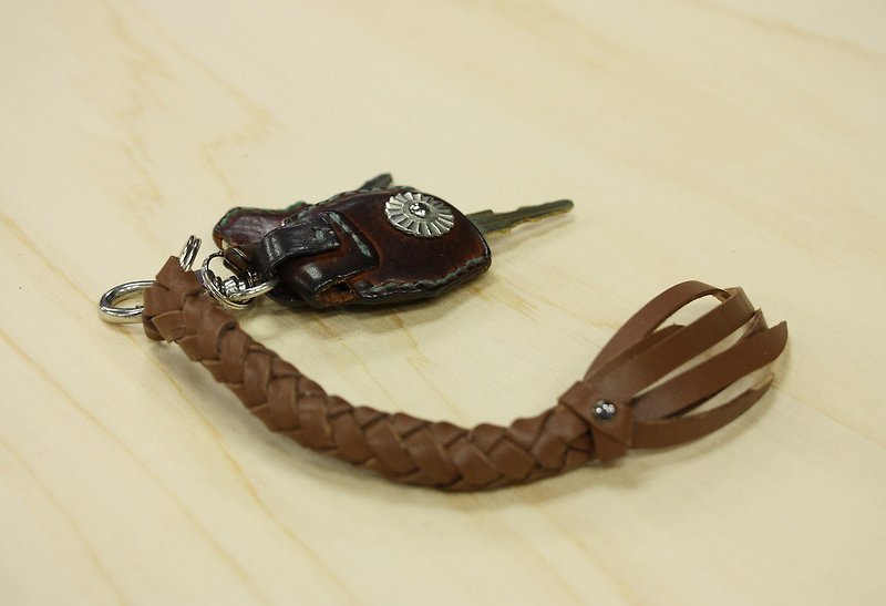 There is definitely a feeling of existence in the bag fir Atagano brown leather keychain series - Keychains - Genuine Leather Brown