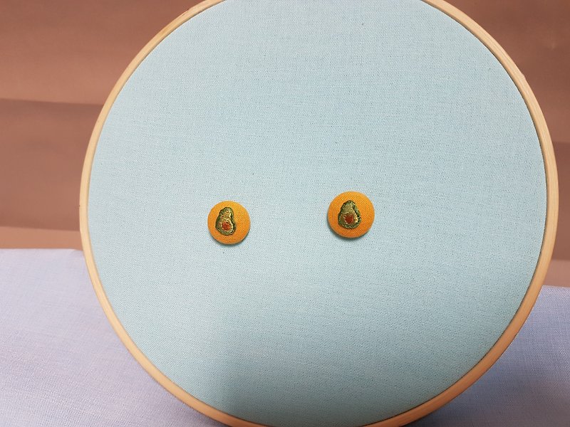  Hand embroidery botton earrings - 耳環/耳夾 - 棉．麻 