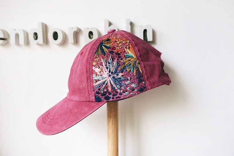 Embroidered baseball cap - หมวก - ผ้าฝ้าย/ผ้าลินิน สีแดง