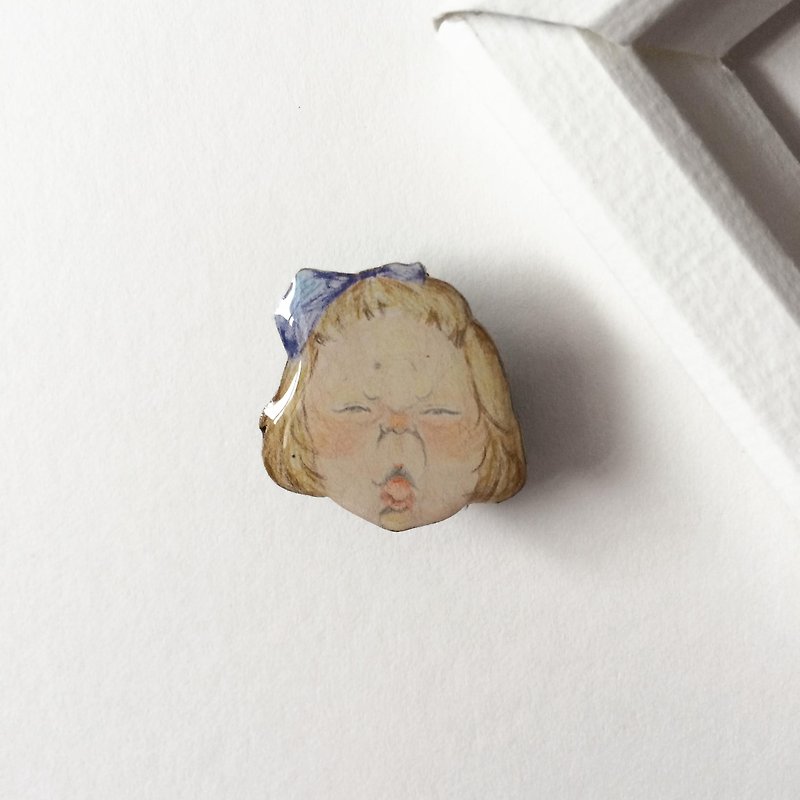 #16 SLEEPY Girl (Blonde) : Handmade Shrink Plastic Brooch - เข็มกลัด - พลาสติก สีเหลือง