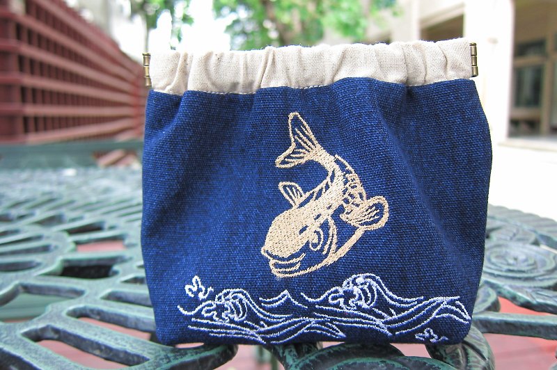 鰹魚跳躍 刺繡 彈片口金 收納袋 錢包 （可繡中英文名字請備註） - 零錢包/小錢包 - 繡線 藍色