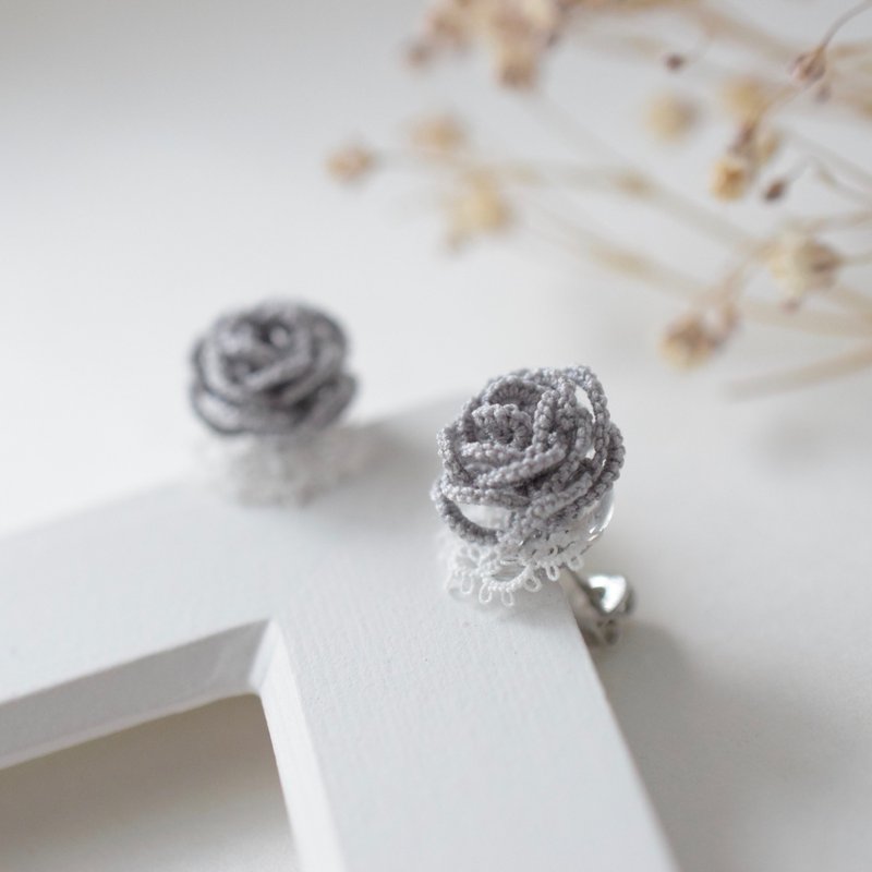 Petit Rose 2020 grey Earrings - ต่างหู - ผ้าฝ้าย/ผ้าลินิน สีเทา