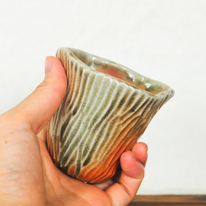 Wood fired pottery. Rock Mountain Cup Teacup 2 - ถ้วย - ดินเผา สีทอง
