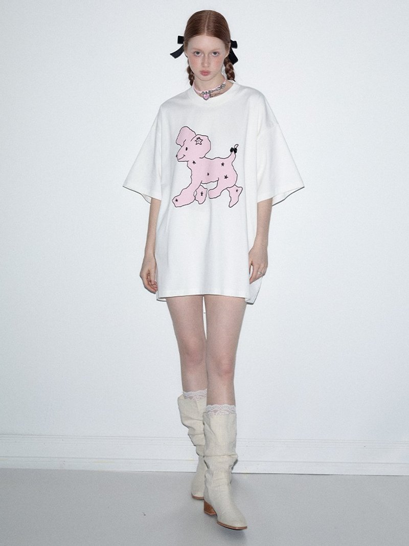 Pink Graffiti Dog Long Loose Drop Shoulder Mid Sleeve Round Neck T-Shirt - เสื้อยืดผู้หญิง - ผ้าฝ้าย/ผ้าลินิน 