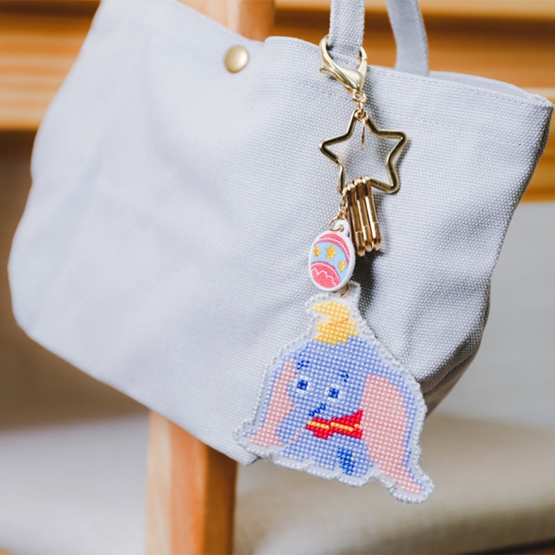 【小飛象】迪士尼 掛飾 十字繡材料套組 手作禮物 | XiuCrafts - 編織/刺繡/羊毛氈/縫紉 - 繡線 多色