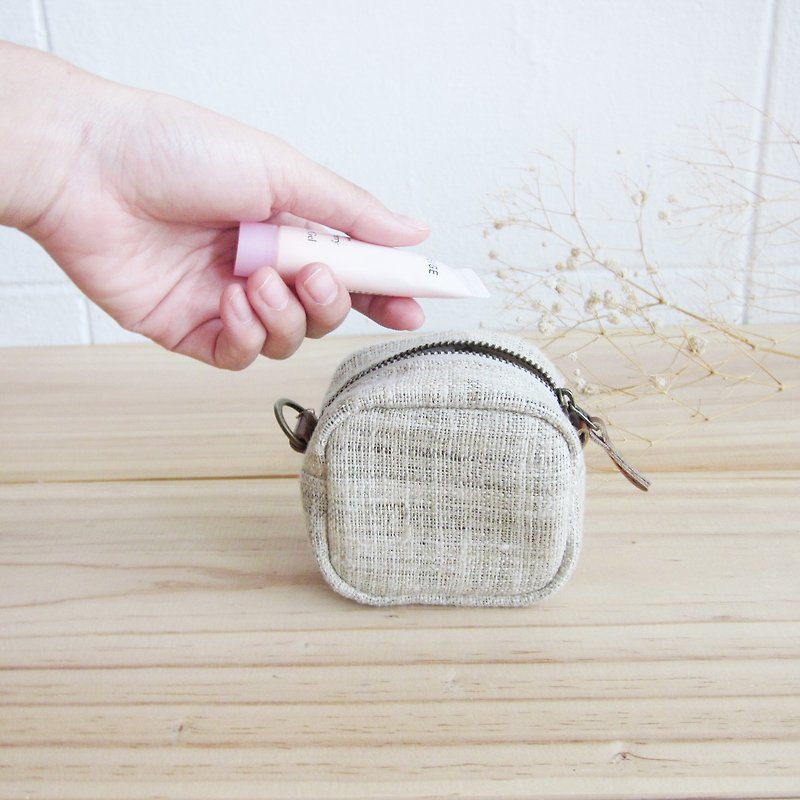 Cosmetic Bags Little Tan S Hand-woven Hemp Natural Color - 化妝包/收納袋 - 植物．花 