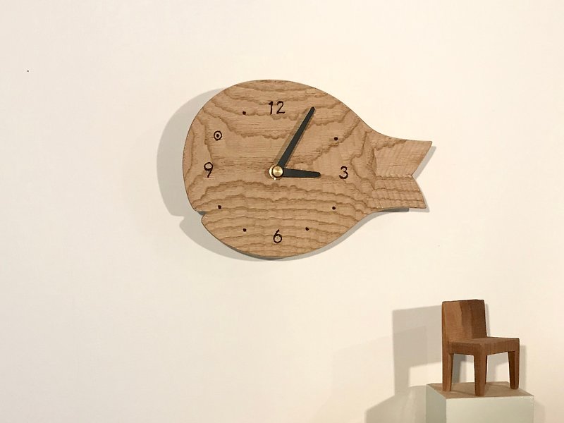 Fish wall clock S chestnut chestnut - Clocks - Wood Brown