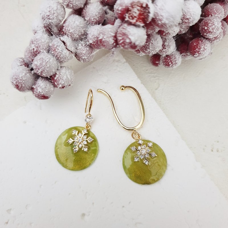 Christmas snowflakes. Earbone Clip Ear Hanger K Gold Earhook Spiral Clip-On/// Dangle Earrings - Earrings & Clip-ons - Resin Green