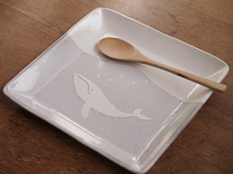 クジラの絵皿  大 - 碟子/醬料碟/醬油碟 - 陶 灰色