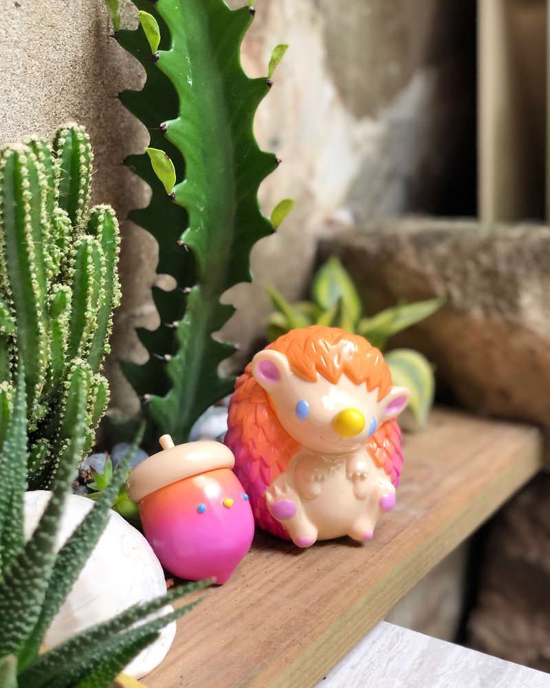 Acorn & Nutty - Tropical Sunset - Original Art Toy Hedgehog - Stuffed Dolls & Figurines - Plastic Orange