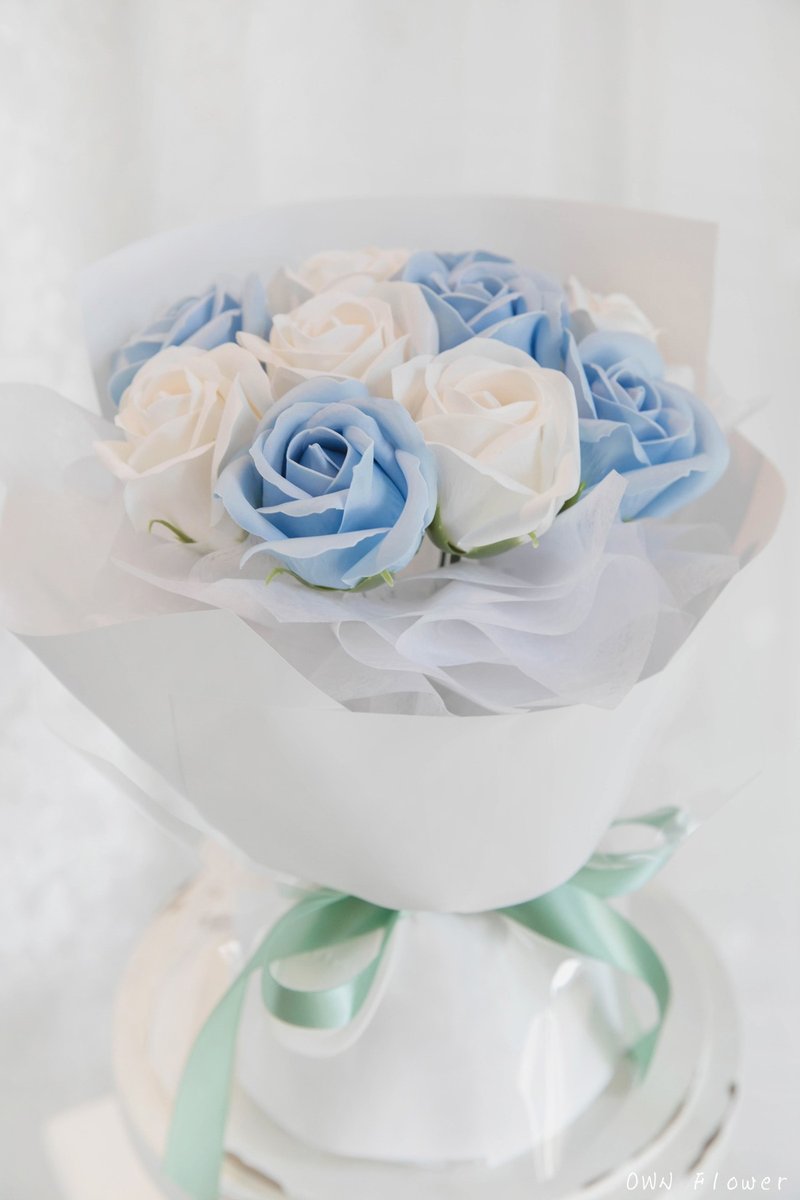 Blue rose bouquet/soap flower bouquet/birthday bouquet/valentine's day bouquet/confession bouquet/eternal life bouquet - ช่อดอกไม้แห้ง - วัสดุอื่นๆ สีน้ำเงิน