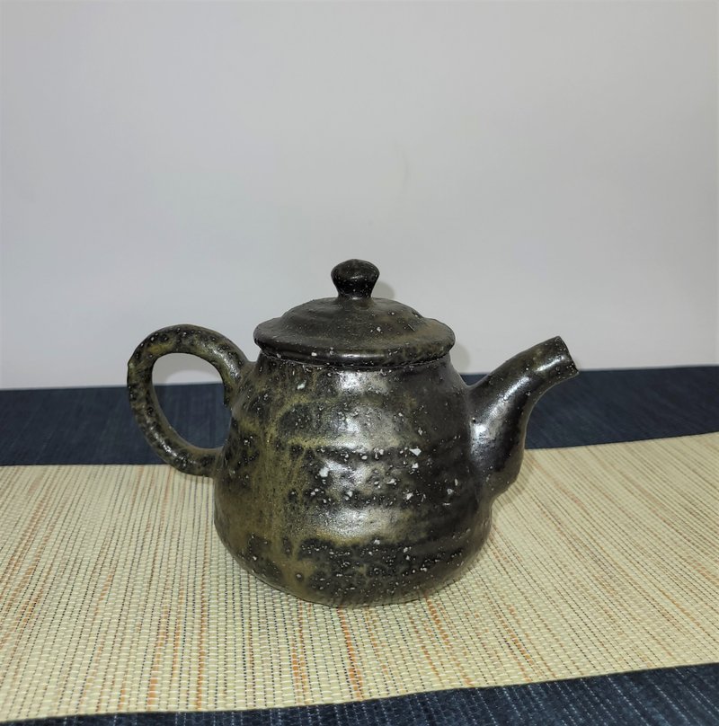 Black Mikage wood-burning pot Kuroki is putting the teapot - Teapots & Teacups - Pottery Black