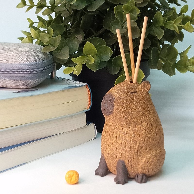 Capybara shaped diffuser bottle/ceramics/original - น้ำหอม - ดินเผา 
