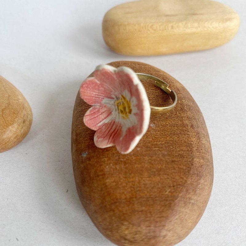 Flower Ring / handmade ceramic - リング・指輪 - 陶器 多色