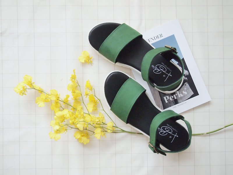 Nubuck Slot Flat Sandals (Green) - รองเท้ารัดส้น - หนังแท้ สีเขียว
