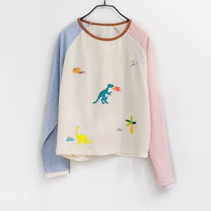 Little dinosaur - Long Sleeve Shirt -pastel - เสื้อยืดผู้หญิง - ผ้าฝ้าย/ผ้าลินิน หลากหลายสี