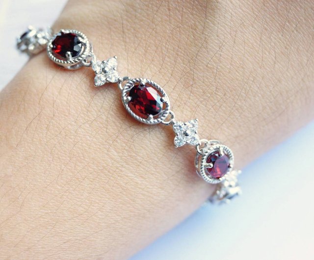 本物のガーネットジェムストーンリスト ダークレッド 925シルバー ホワイトゴールドメッキ ショップ Roseandmarry ブレスレット Pinkoi
