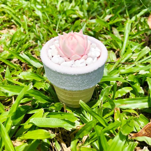 アイスクリームコーン型の植木鉢石' - ショップ wtrless