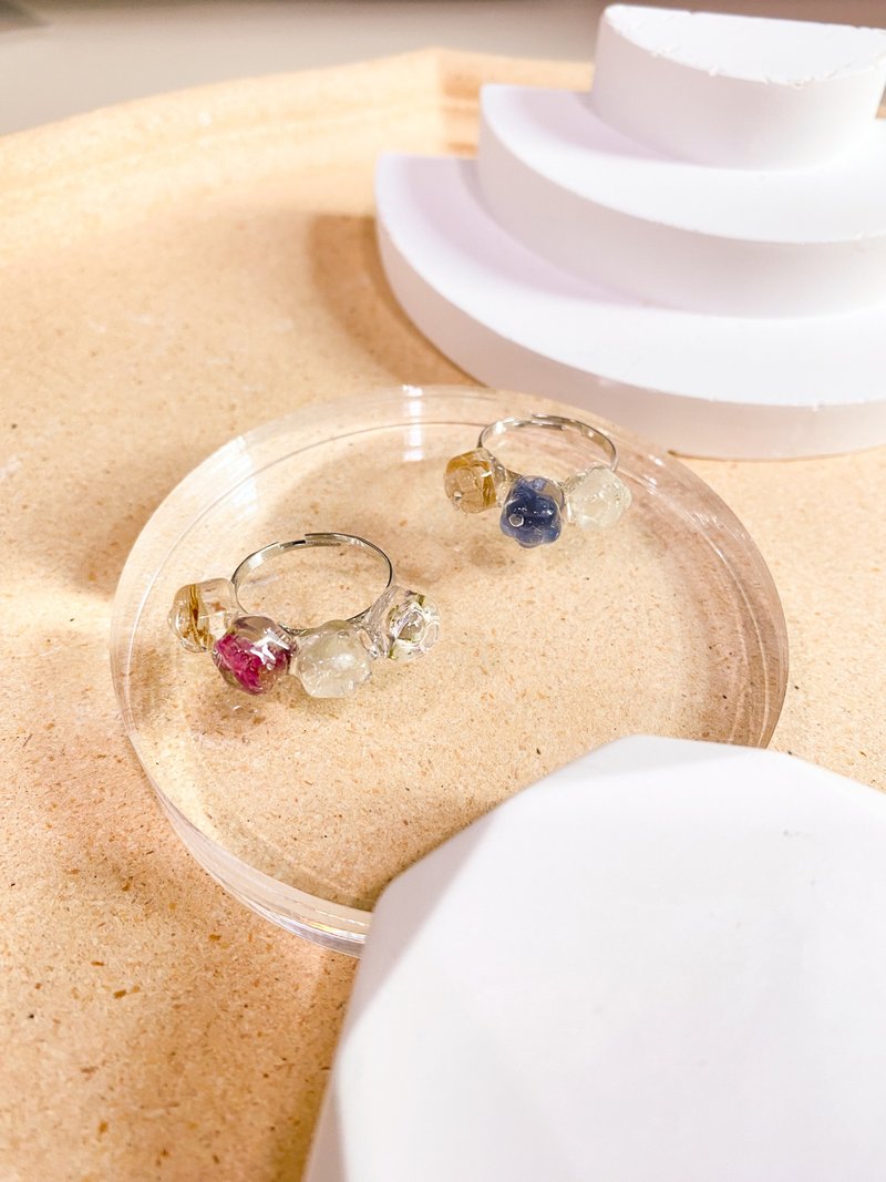 3/4 flower ring - General Rings - Resin White