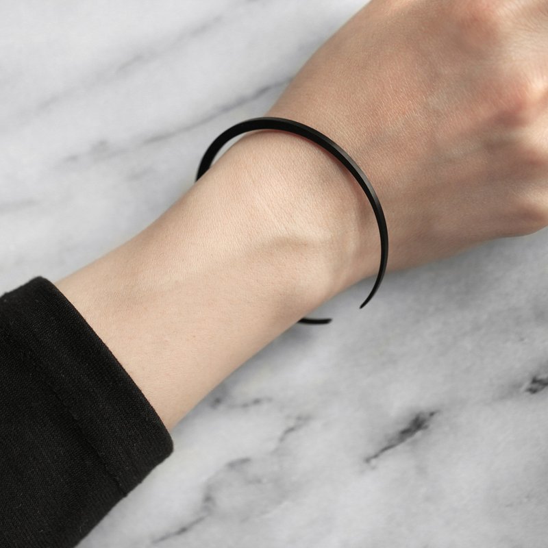 moorigin 弦月手環 | 醫療鋼・抗過敏・可洗澡・不掉色 - 手鍊/手環 - 不鏽鋼 銀色