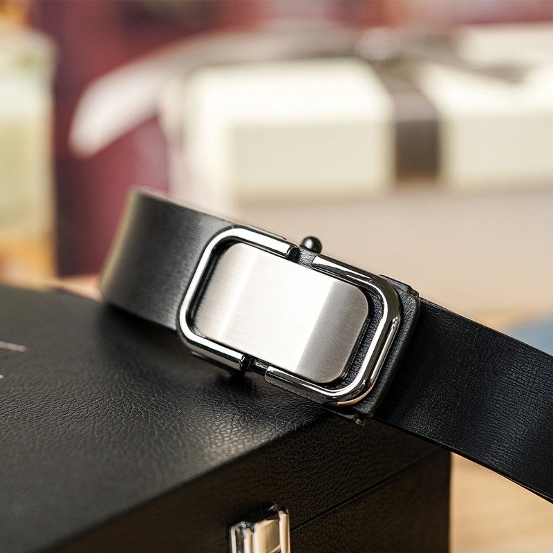 【FREED】幾何造型素面商務真皮自動皮帶 - 槍色 - 皮帶/腰帶 - 真皮 黑色