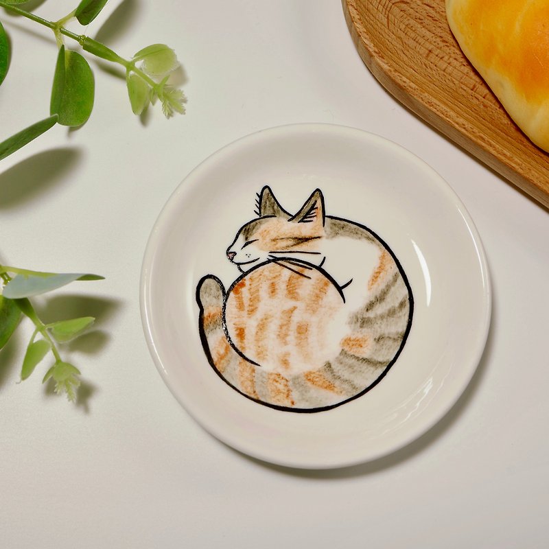 Painted ceramic sauce dish Cat Lover series seasoning dish dessert plate soy sauce dish calico cat - Small Plates & Saucers - Pottery White