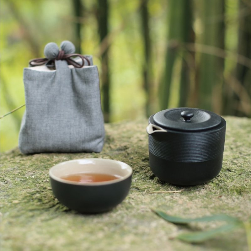 【陸寶LOHAS】旋紋隨手泡 一壺一杯+攜行布袋 榮獲多項大獎 - 茶壺/茶杯/茶具 - 陶 黑色